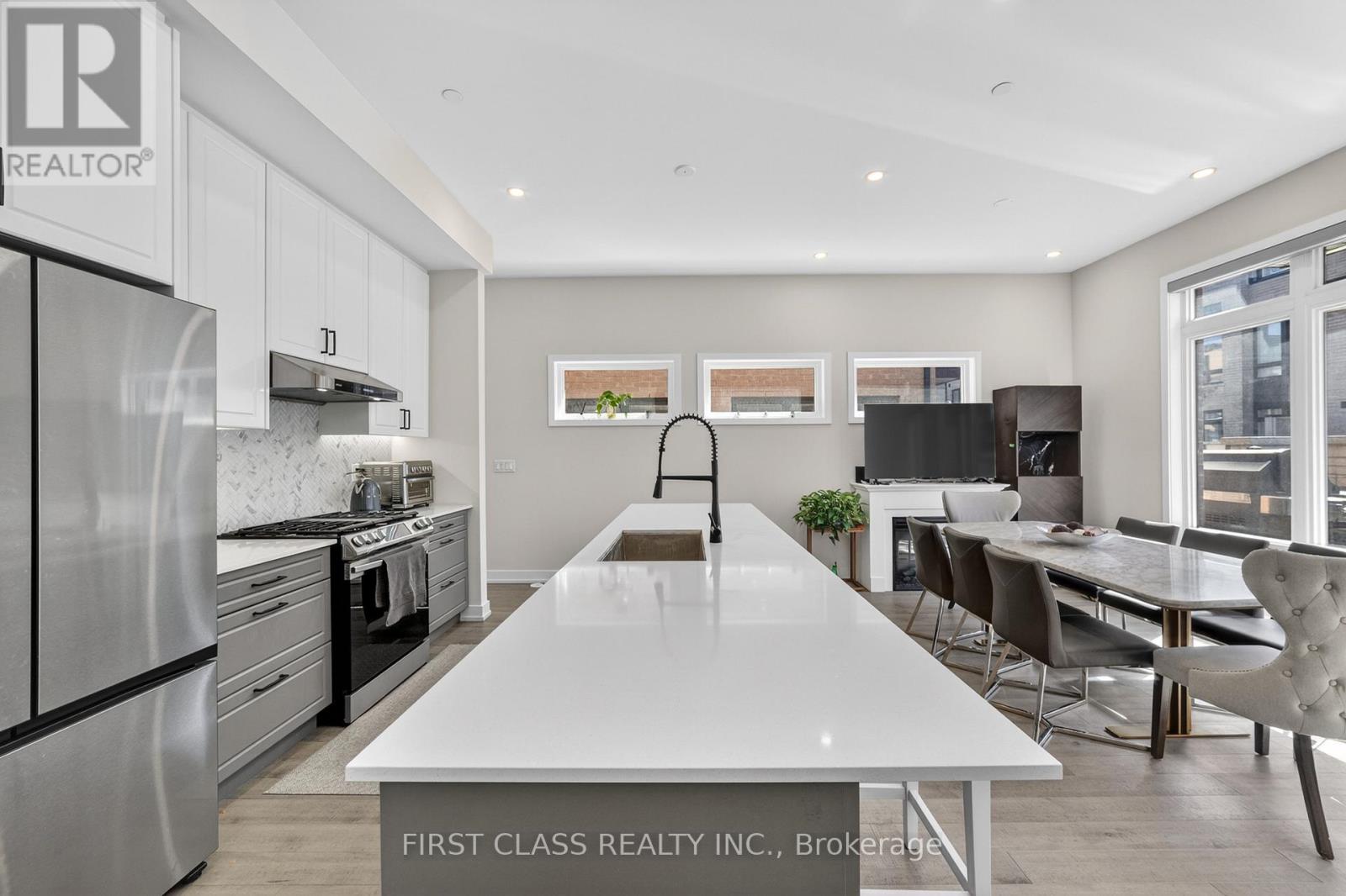 34 Credit Lane, Richmond Hill, Ontario  L4E 1G9 - Photo 7 - N13017692