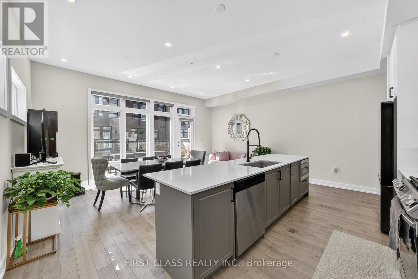 34 Credit Lane, Richmond Hill, Ontario  L4E 1G9 - Photo 8 - N13017692