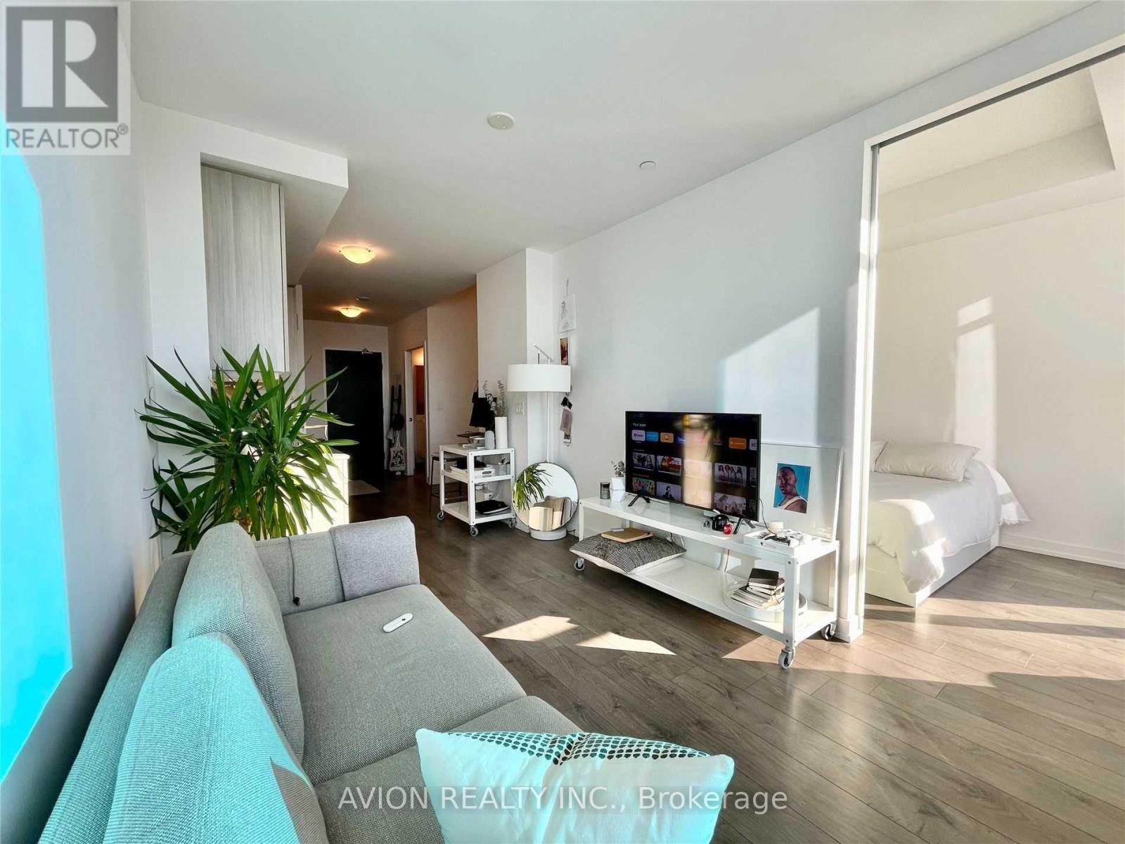 1015 - 297 College Street, Toronto, Ontario  M5T 1S2 - Photo 2 - C13007920