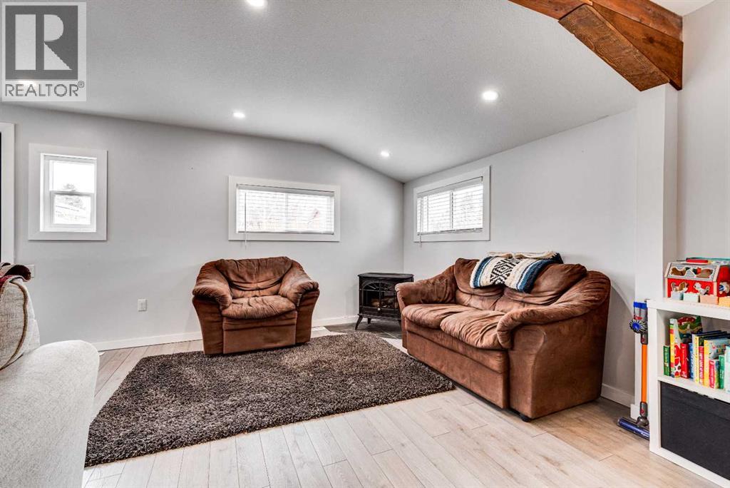 813 8 Avenue Ne, Three Hills, Alberta  T0M 2A0 - Photo 6 - A2301317