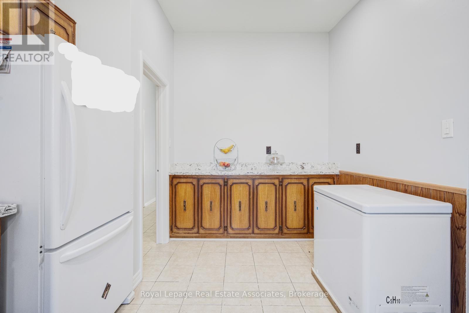 8 Caulfield Road, Toronto, Ontario  M9W 1W8 - Photo 14 - W12975512