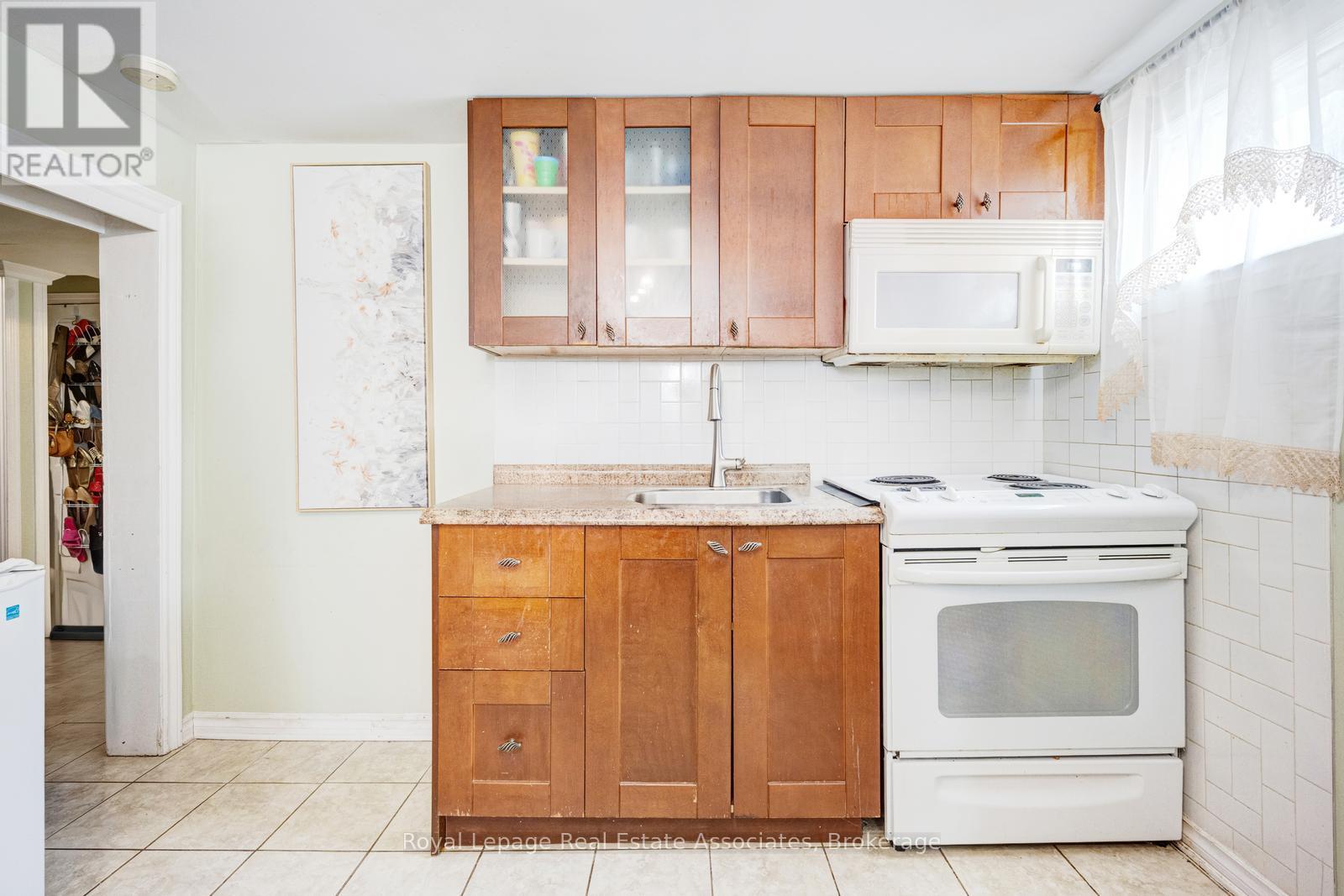 8 Caulfield Road, Toronto, Ontario  M9W 1W8 - Photo 23 - W12975512