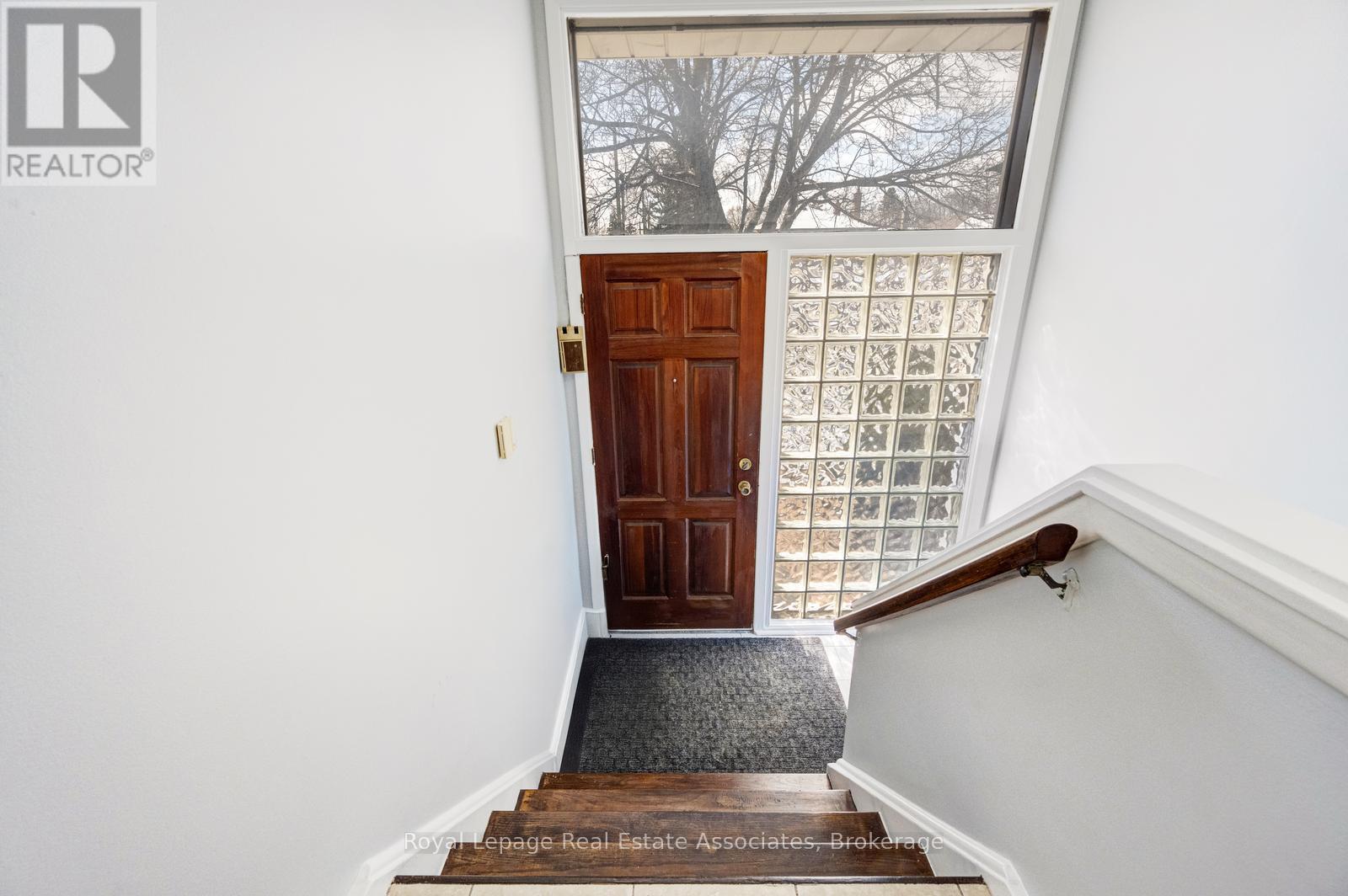8 Caulfield Road, Toronto, Ontario  M9W 1W8 - Photo 4 - W12975512
