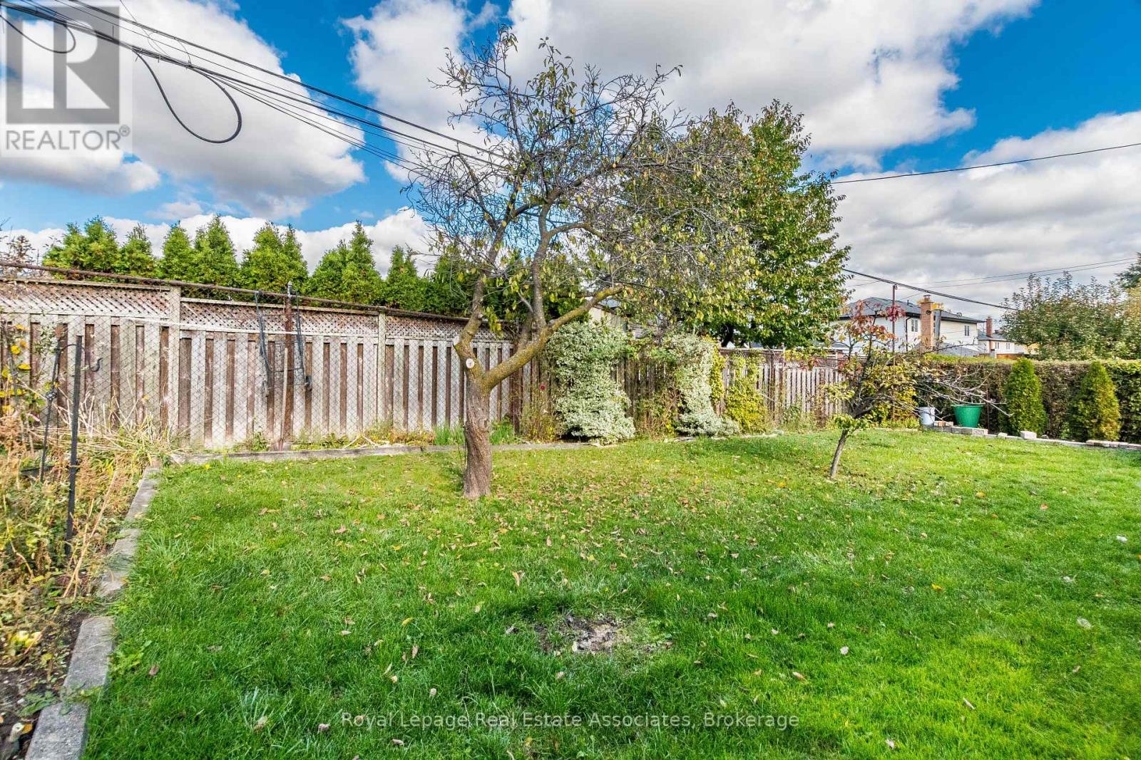 8 Caulfield Road, Toronto, Ontario  M9W 1W8 - Photo 27 - W12975512