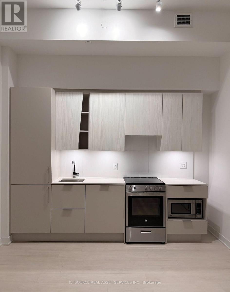 5501 - 3900 Confederation Parkway, Mississauga, Ontario  L5B 0M3 - Photo 3 - W12994400