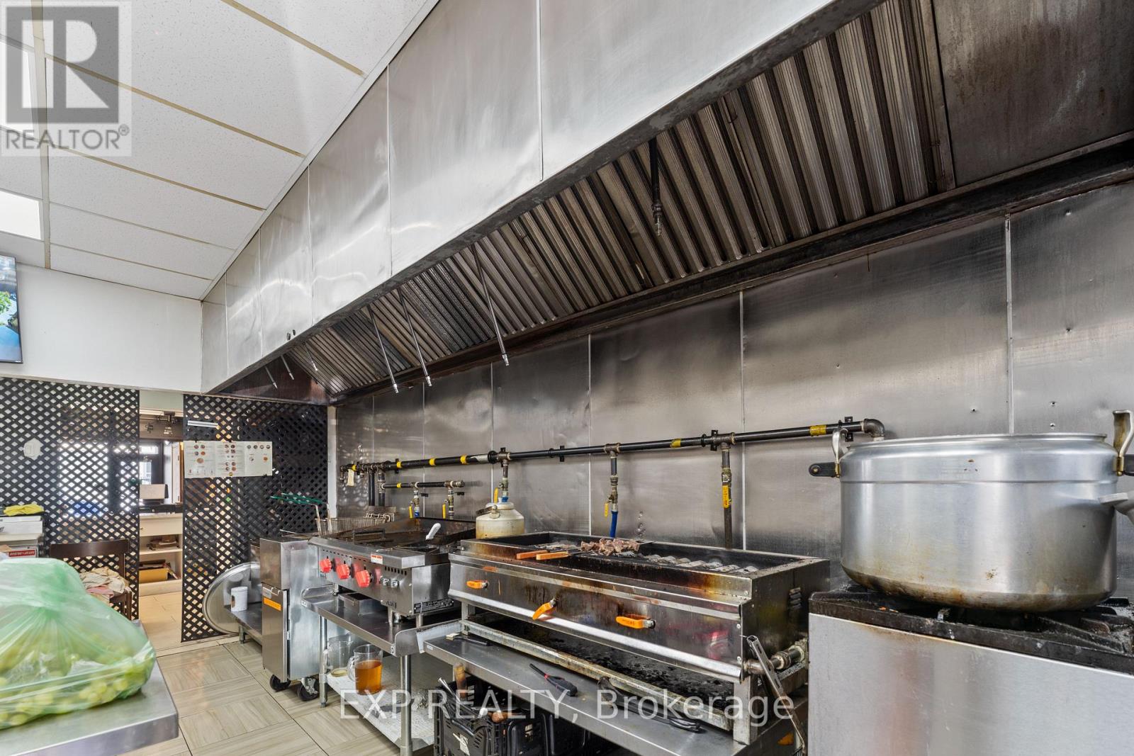 977 O'connor Drive, Toronto, Ontario  M4B 2T1 - Photo 12 - E13017702