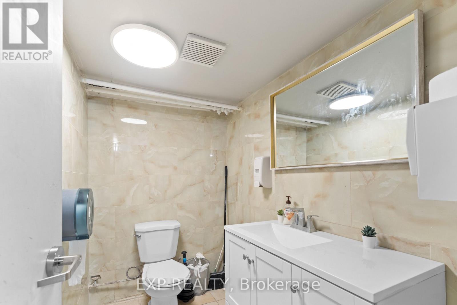 977 O'connor Drive, Toronto, Ontario  M4B 2T1 - Photo 20 - E13017702