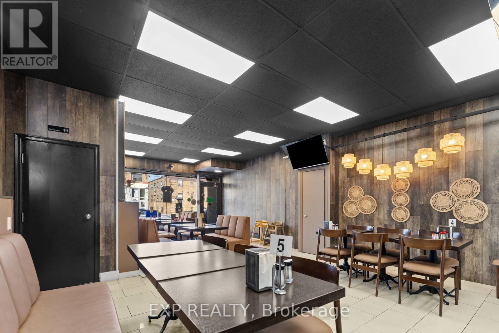 977 O'connor Drive, Toronto, Ontario  M4B 2T1 - Photo 7 - E13017702