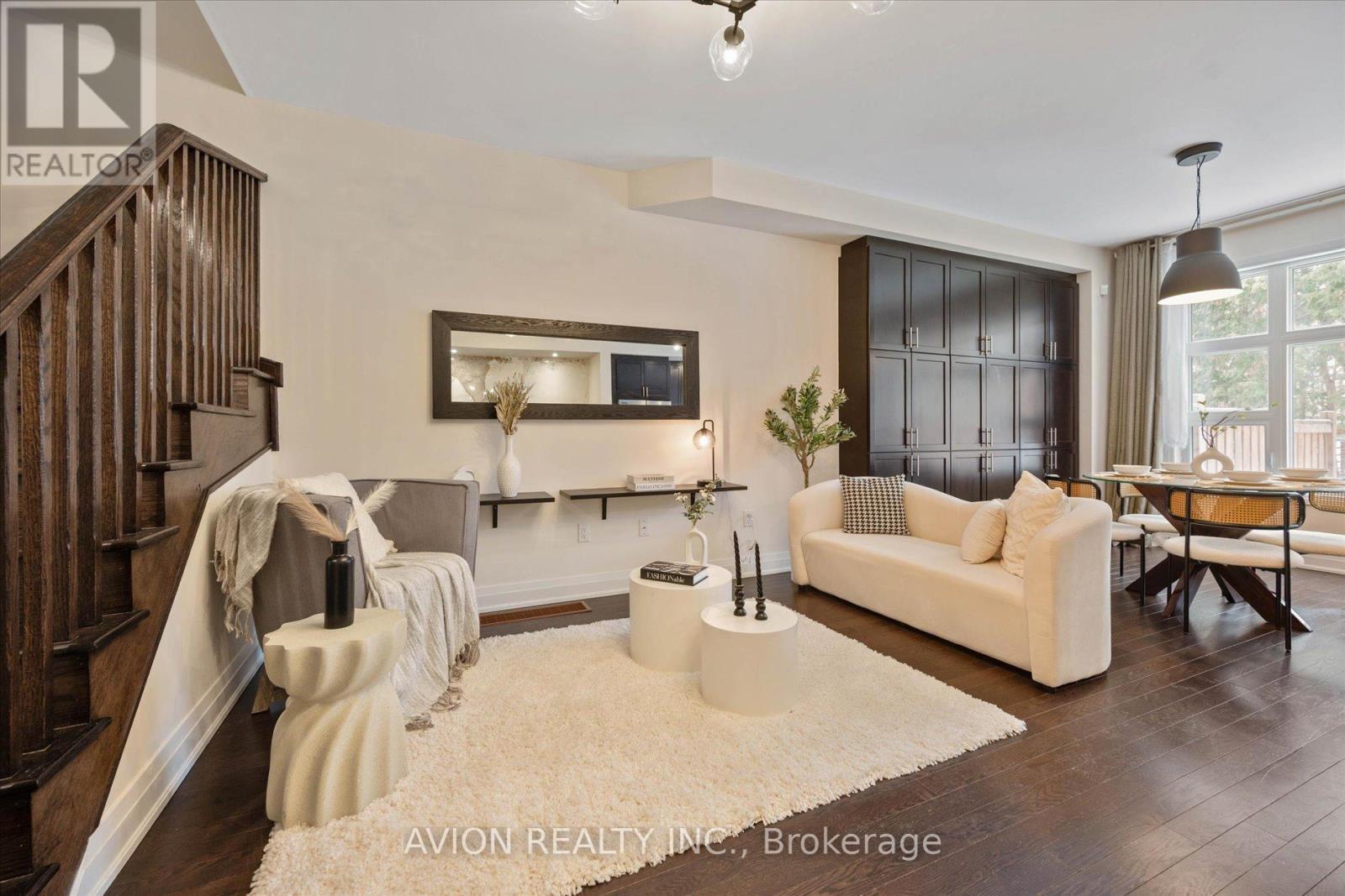 42 CAUSLAND LANE, Richmond Hill, Ontario