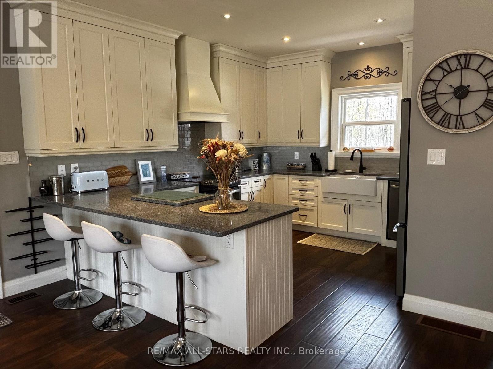 316 1/2 Riverside Drive, Kawartha Lakes, Ontario  K0M 1A0 - Photo 12 - X12881410