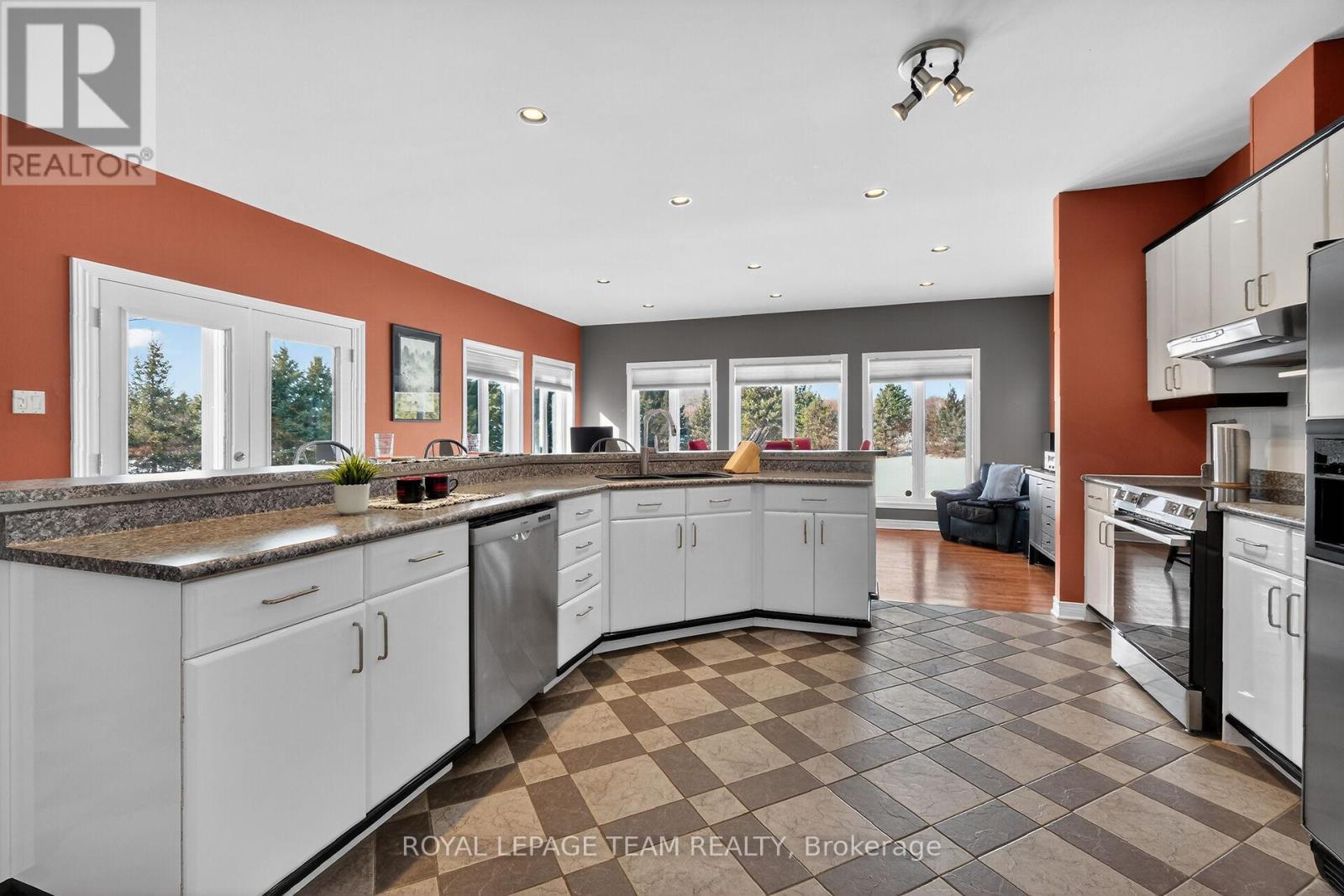 1611 Landel Drive, Ottawa, Ontario  K2W 1C2 - Photo 18 - X12803454