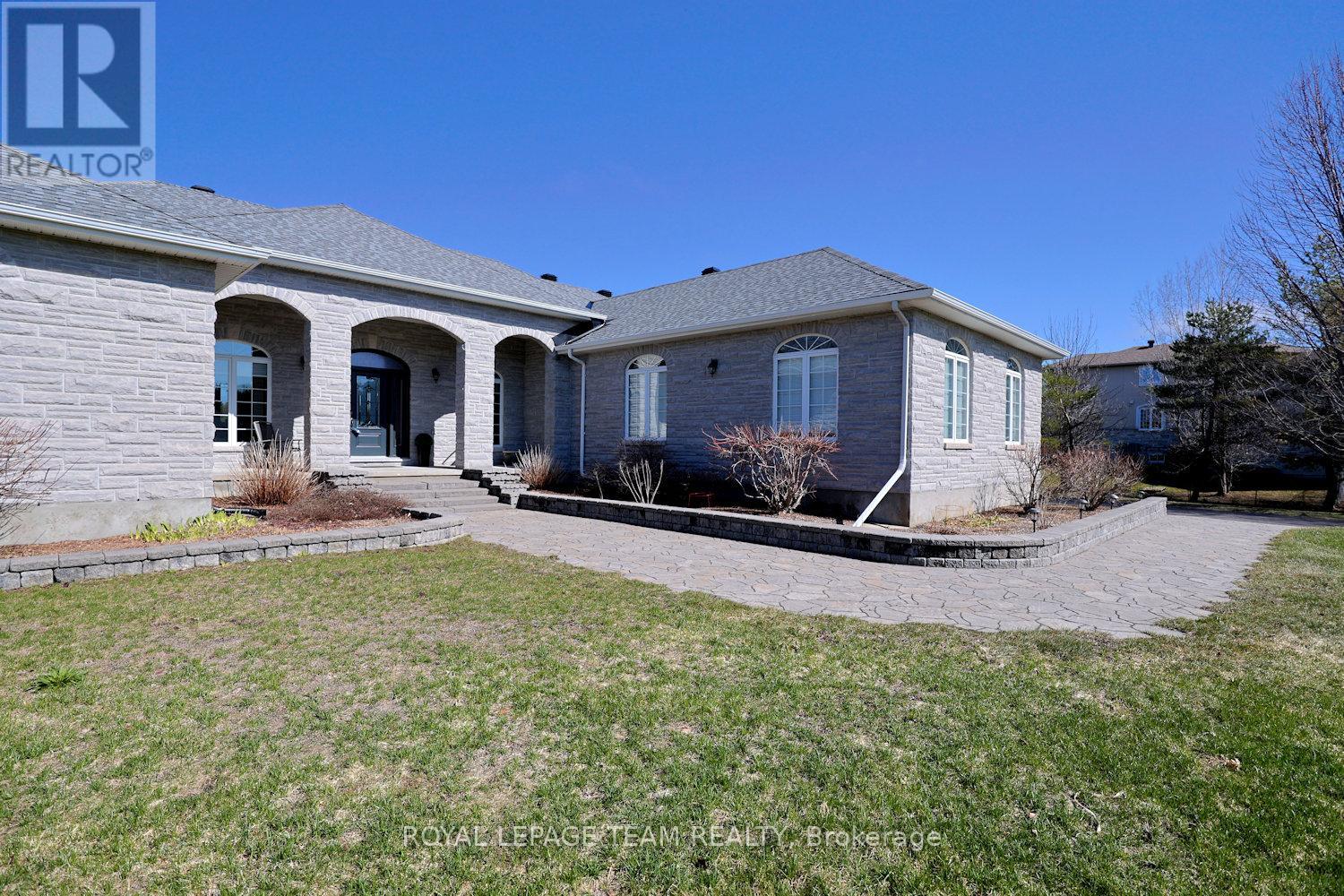 1611 Landel Drive, Ottawa, Ontario  K2W 1C2 - Photo 8 - X12803454