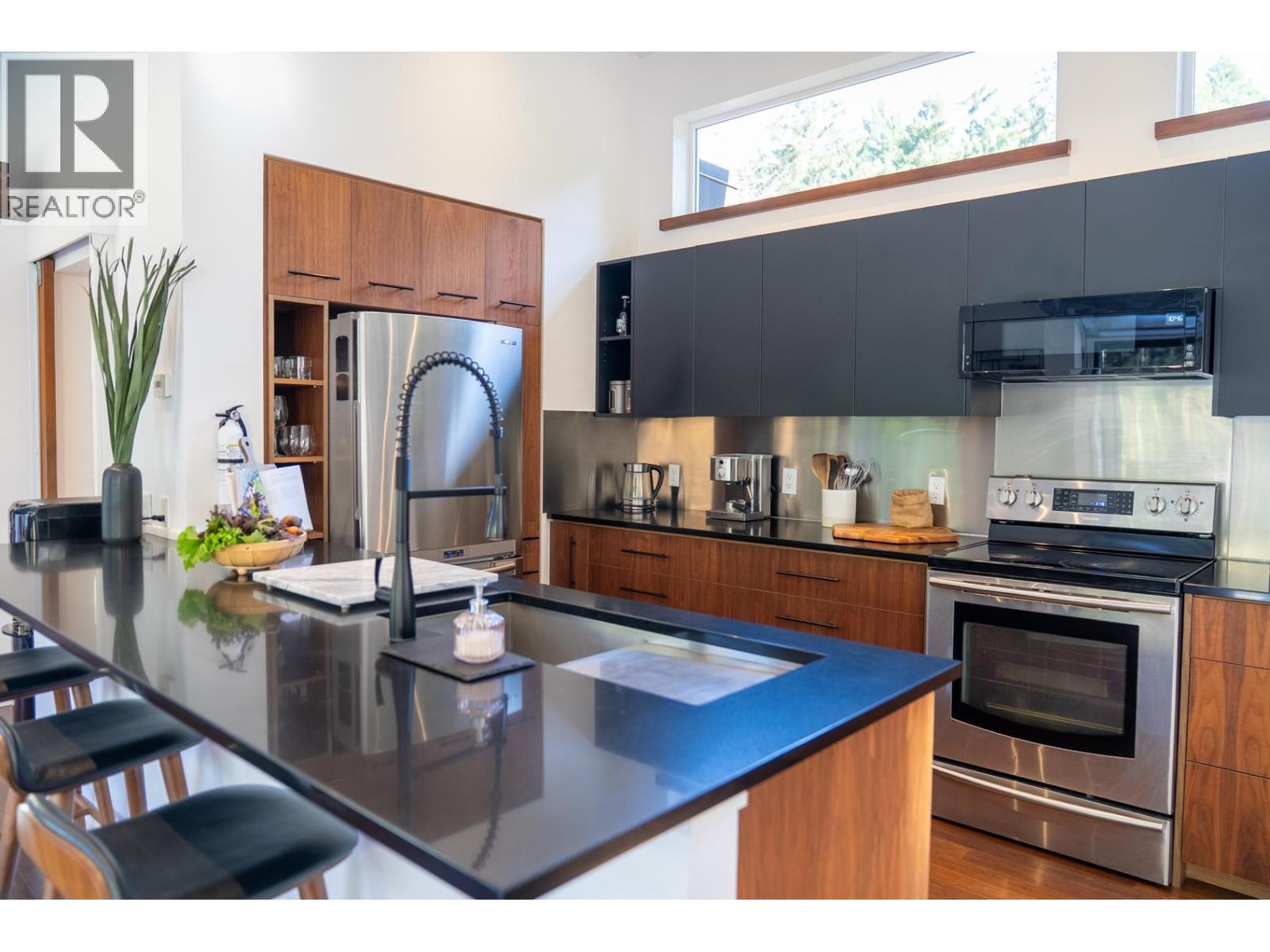 5582 Hooson Road, Pender Island, British Columbia  V0N 2M1 - Photo 19 - R3110475