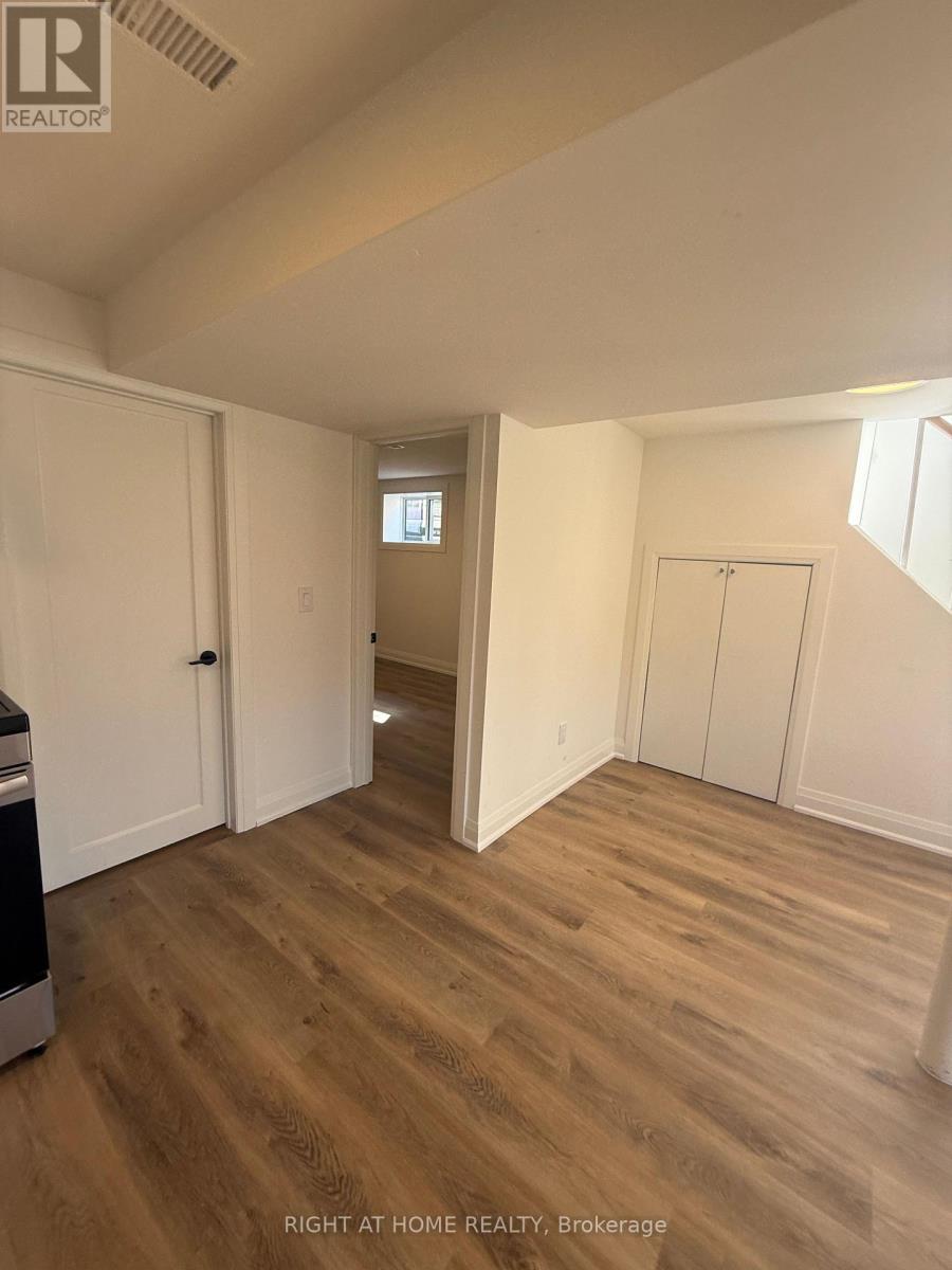 1b - 15 Arrowsmith Avenue, Toronto, Ontario  M6M 2W8 - Photo 12 - W13017698