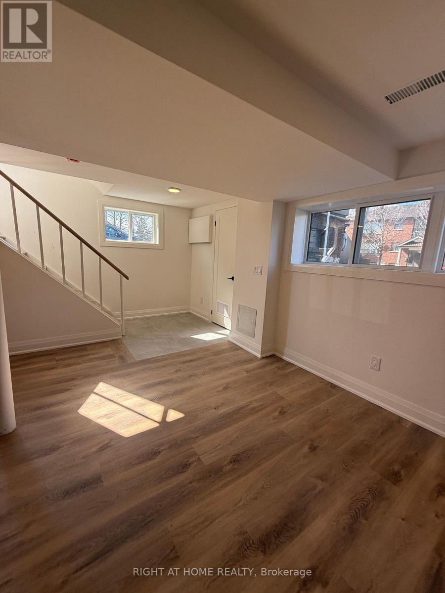 1b - 15 Arrowsmith Avenue, Toronto, Ontario  M6M 2W8 - Photo 3 - W13017698