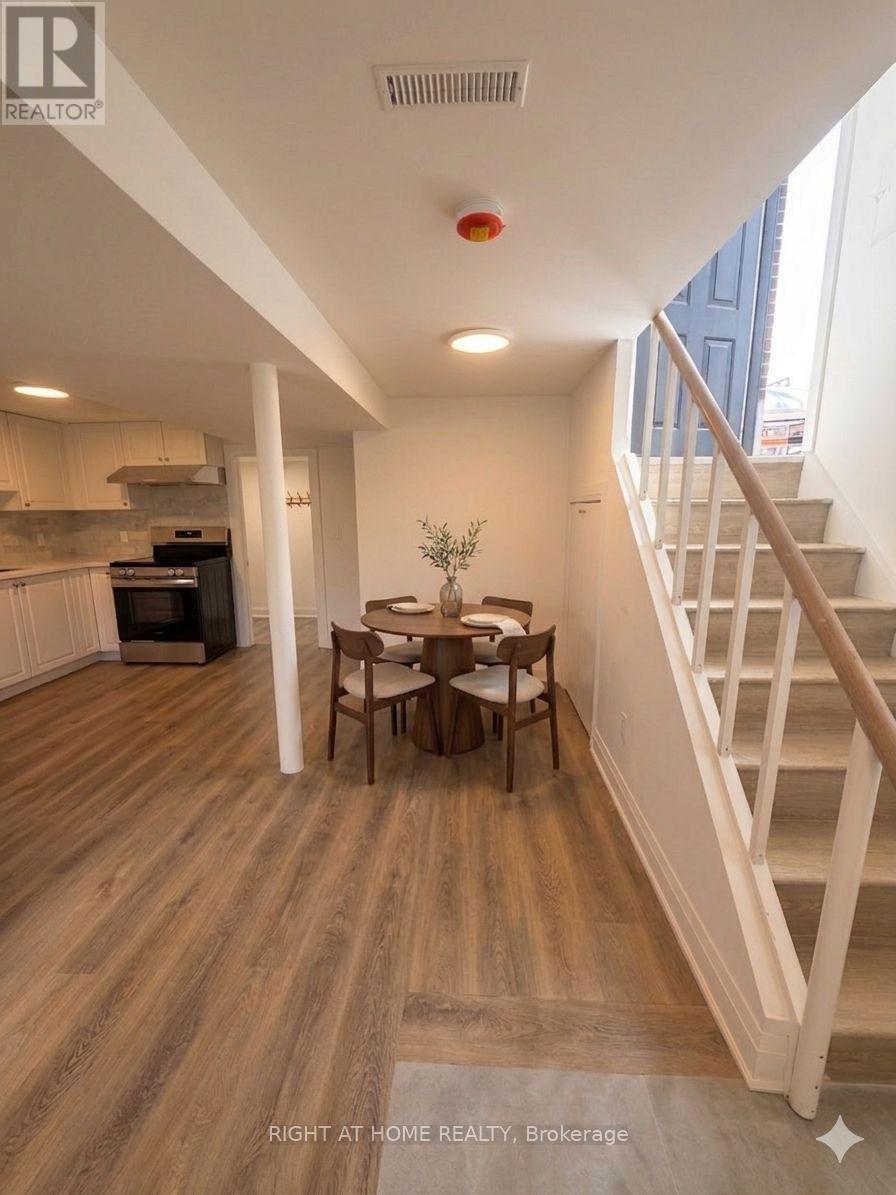 1b - 15 Arrowsmith Avenue, Toronto, Ontario  M6M 2W8 - Photo 5 - W13017698