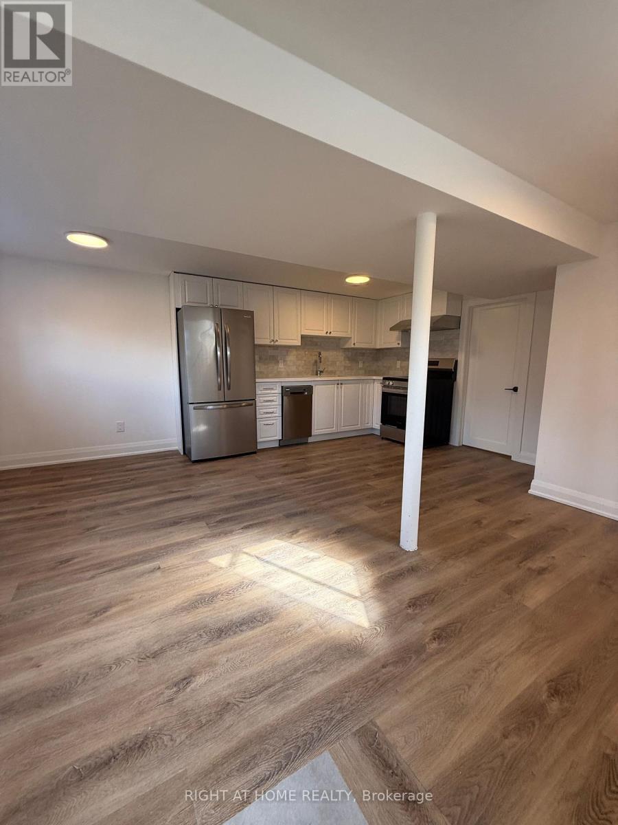 1b - 15 Arrowsmith Avenue, Toronto, Ontario  M6M 2W8 - Photo 6 - W13017698