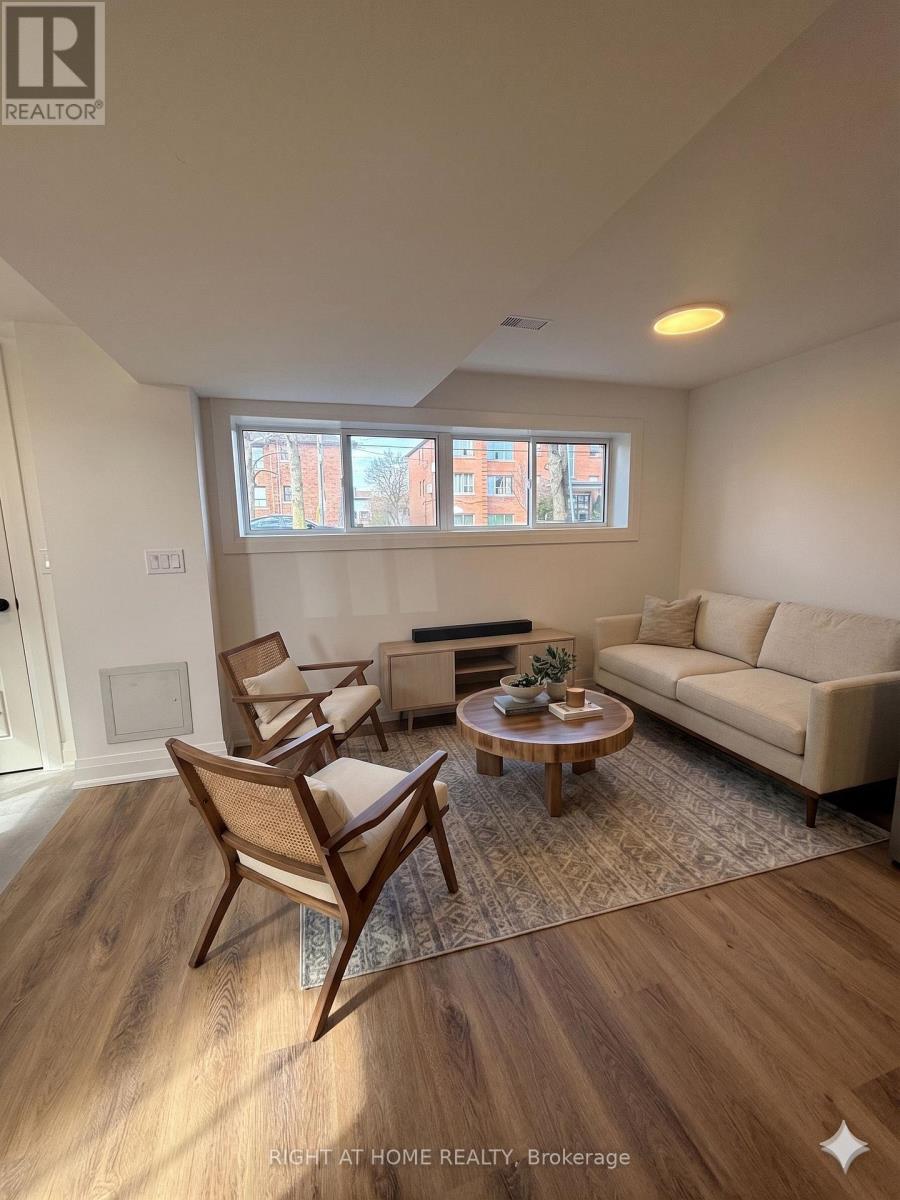 1b - 15 Arrowsmith Avenue, Toronto, Ontario  M6M 2W8 - Photo 7 - W13017698