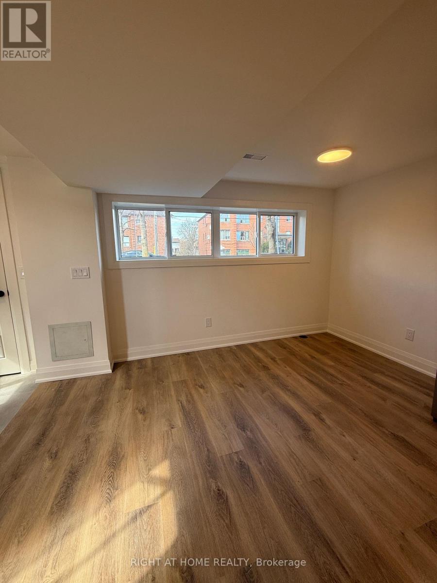 1b - 15 Arrowsmith Avenue, Toronto, Ontario  M6M 2W8 - Photo 8 - W13017698