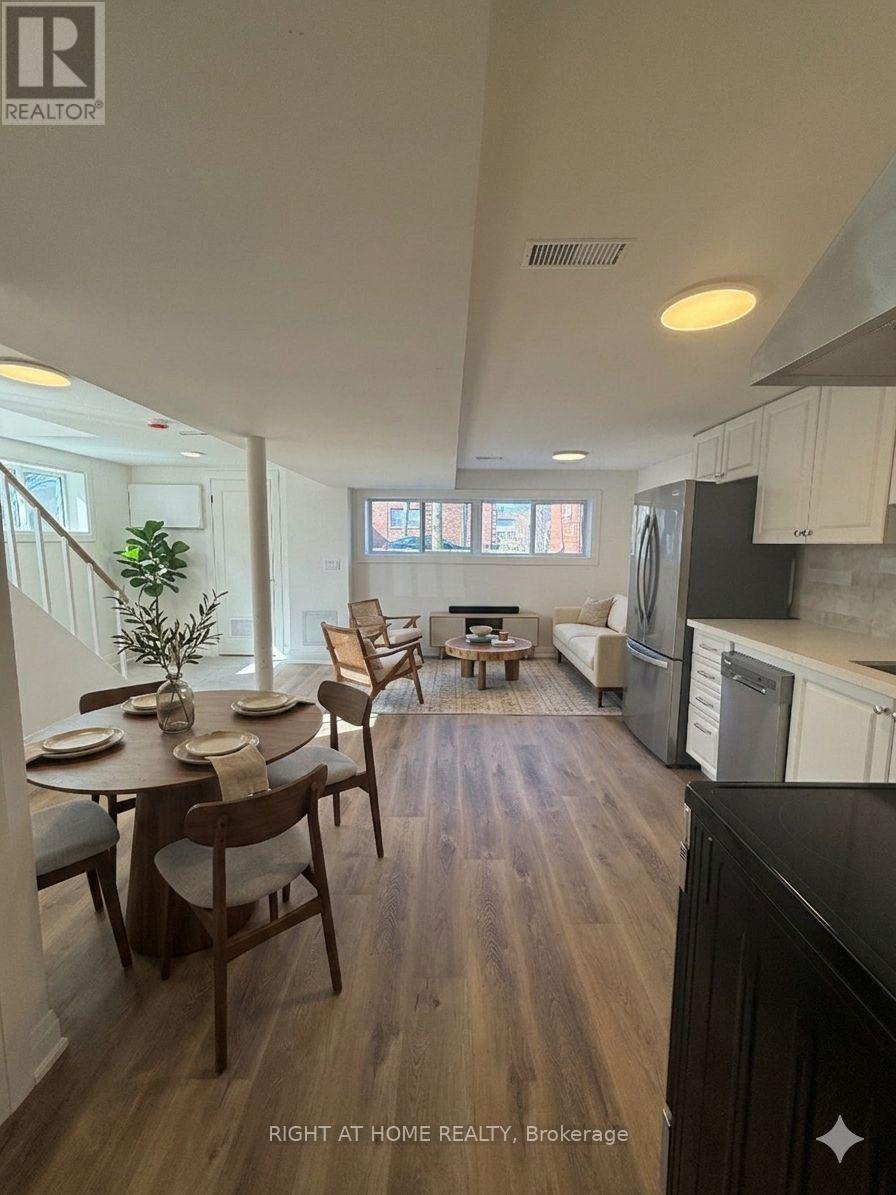 1b - 15 Arrowsmith Avenue, Toronto, Ontario  M6M 2W8 - Photo 9 - W13017698