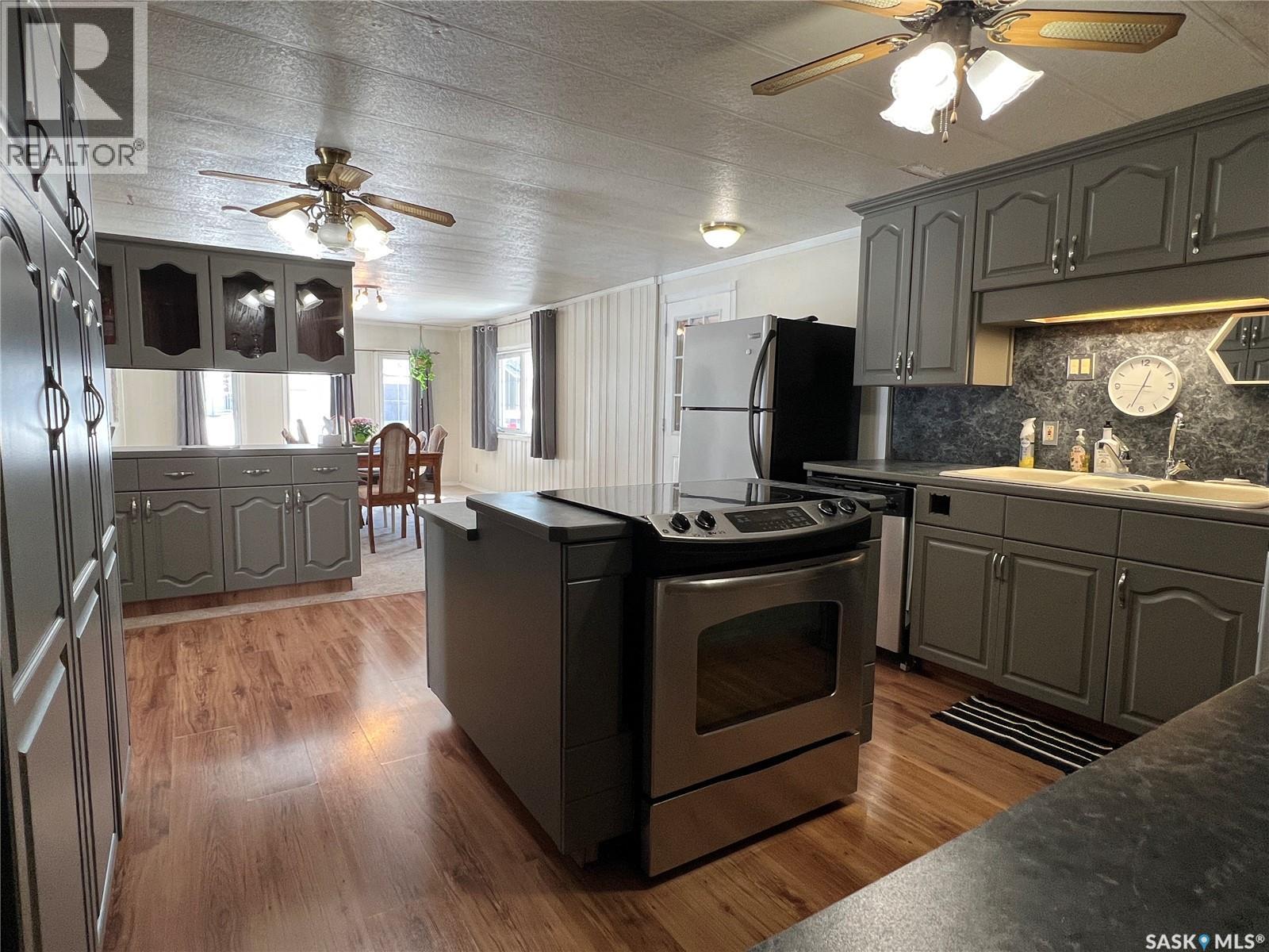 720 Maple Drive, Esterhazy, Saskatchewan  S0A 0X0 - Photo 27 - SK033359