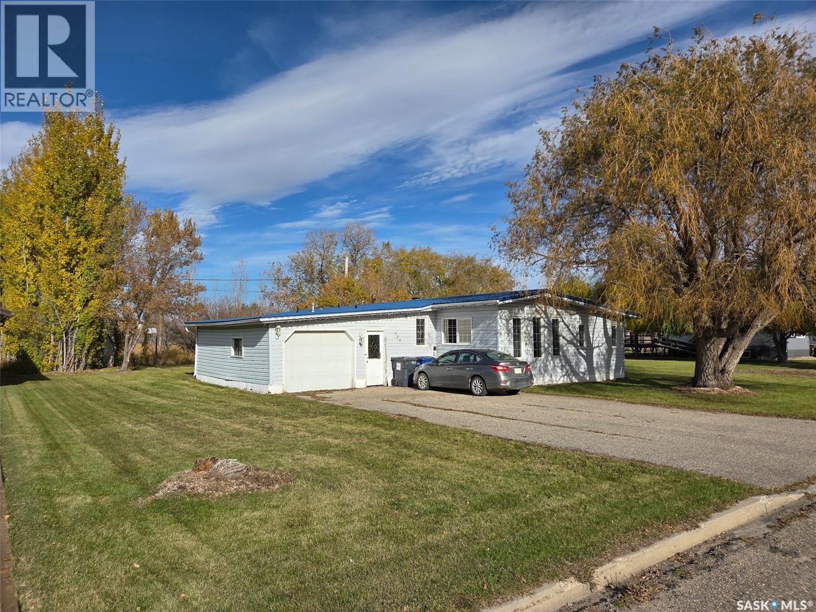 720 Maple Drive, Esterhazy, Saskatchewan  S0A 0X0 - Photo 3 - SK033359