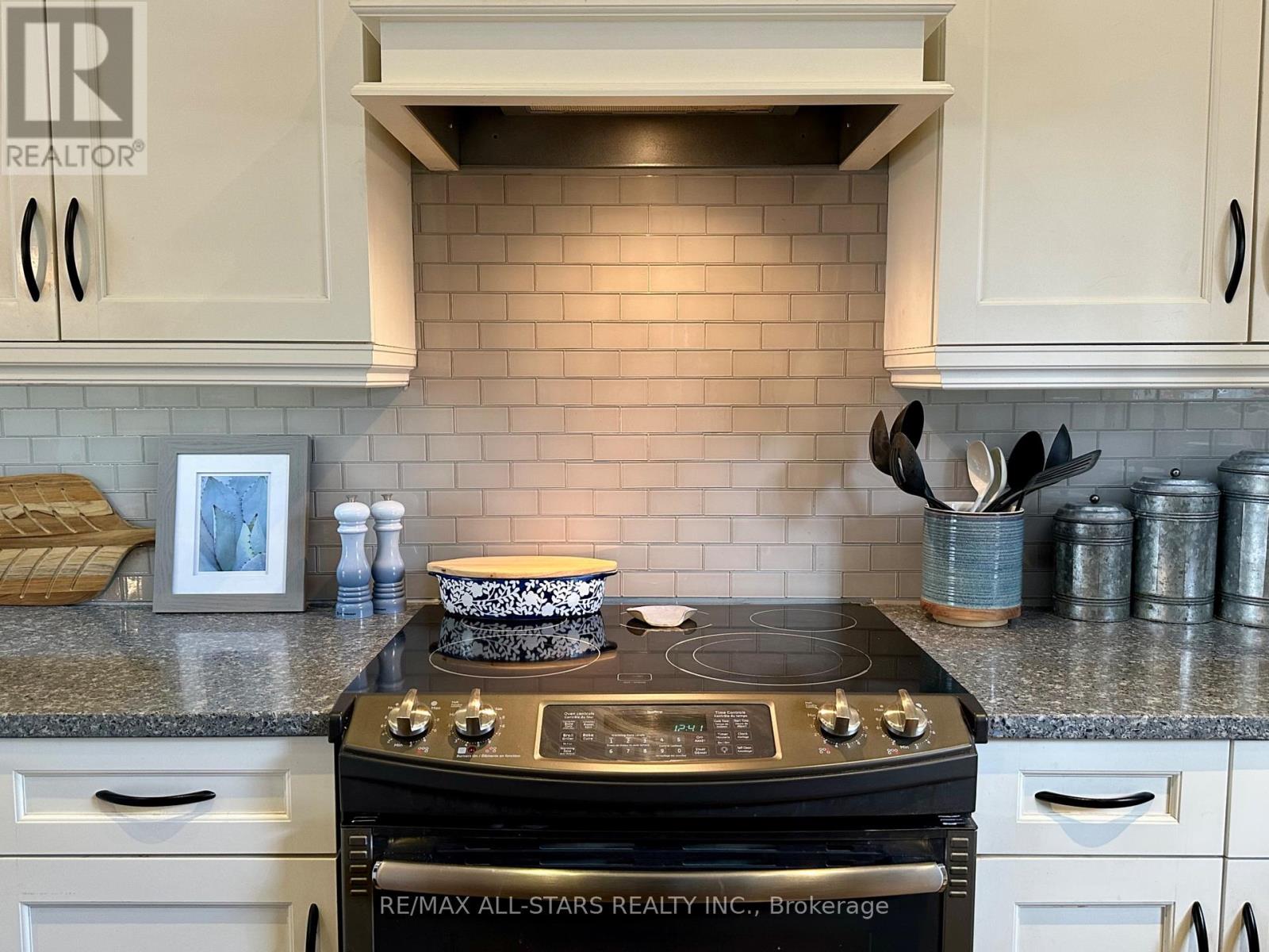 316 1/2 Riverside Drive, Kawartha Lakes, Ontario  K0M 1A0 - Photo 15 - X12881410