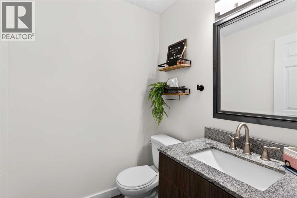 26, 28 Berwick Crescent Nw, Calgary, Alberta  T3K 1Y7 - Photo 16 - A2302102