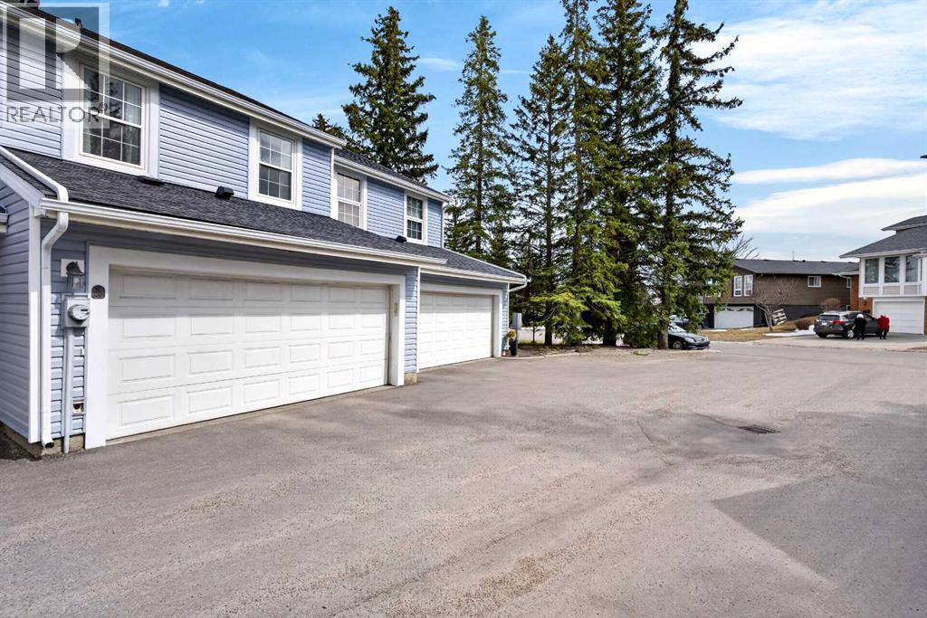 26, 28 Berwick Crescent Nw, Calgary, Alberta  T3K 1Y7 - Photo 40 - A2302102