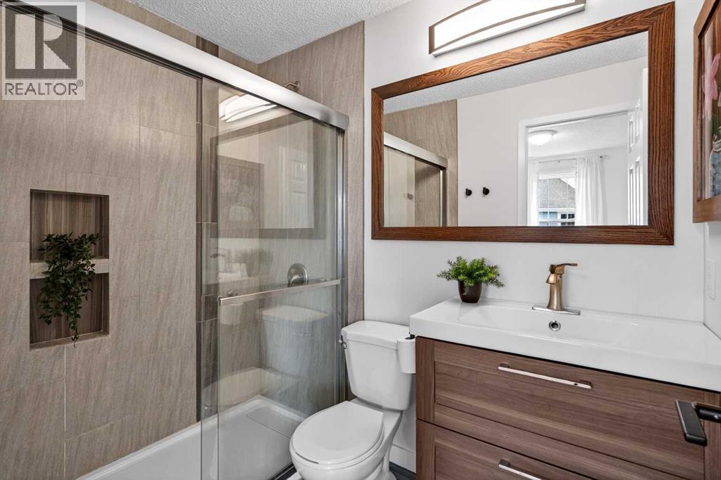 26, 28 Berwick Crescent Nw, Calgary, Alberta  T3K 1Y7 - Photo 23 - A2302102