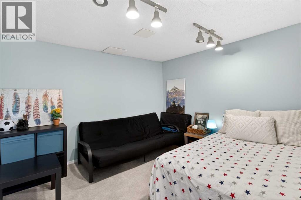 26, 28 Berwick Crescent Nw, Calgary, Alberta  T3K 1Y7 - Photo 32 - A2302102