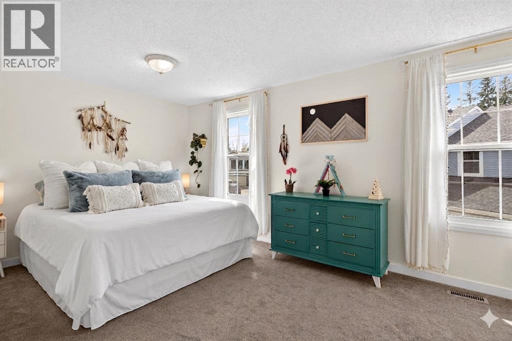 26, 28 Berwick Crescent Nw, Calgary, Alberta  T3K 1Y7 - Photo 20 - A2302102