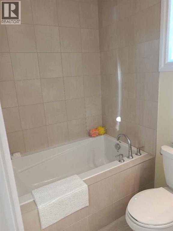 1100 Bayview Gardens SW, Airdrie, Alberta  T4B 5K4 - Photo 23 - A2279185