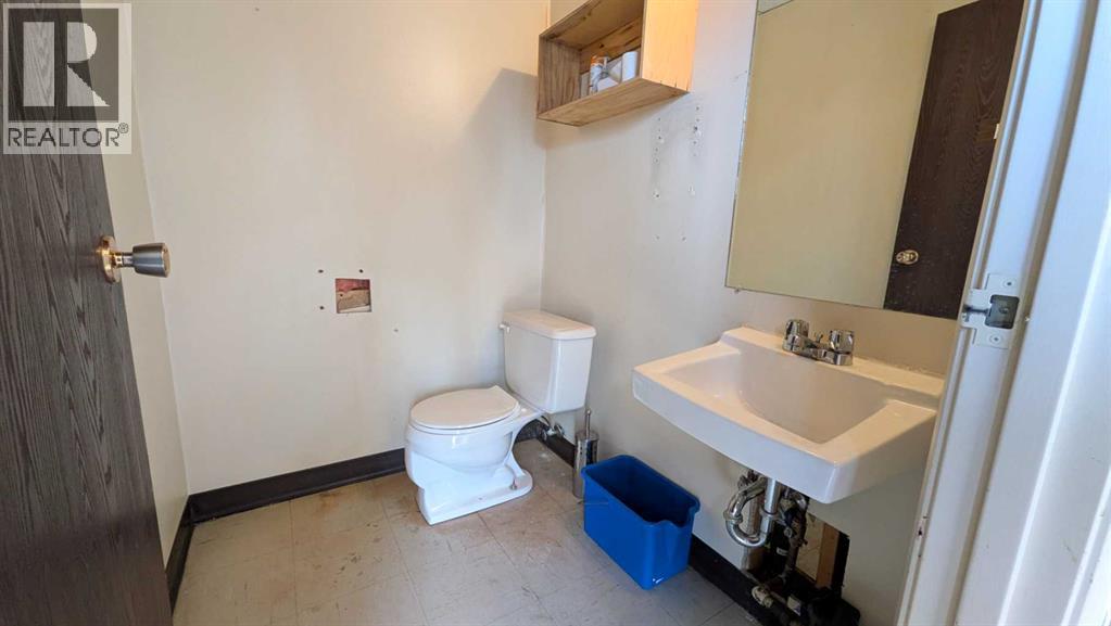 6006 48 Avenue, Camrose, Alberta  T4V 0K3 - Photo 14 - A2303337