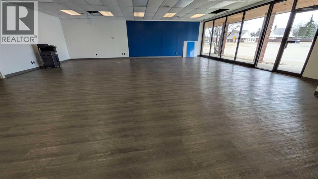 6006 48 Avenue, Camrose, Alberta  T4V 0K3 - Photo 5 - A2303337