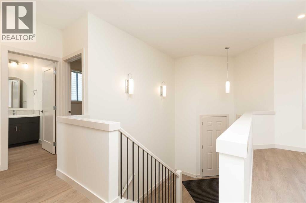 566 Malahat Green W, Lethbridge, Alberta  T1J 5H1 - Photo 4 - A2285039