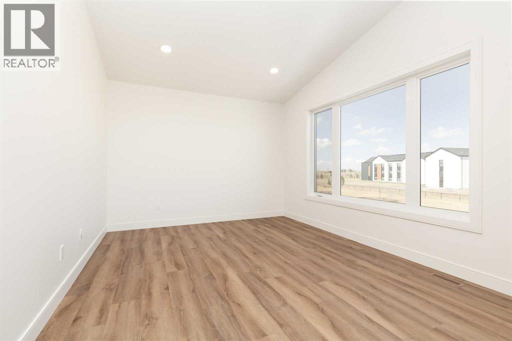 561 Malahat Green W, Lethbridge, Alberta  T1J 5H1 - Photo 9 - A2301347