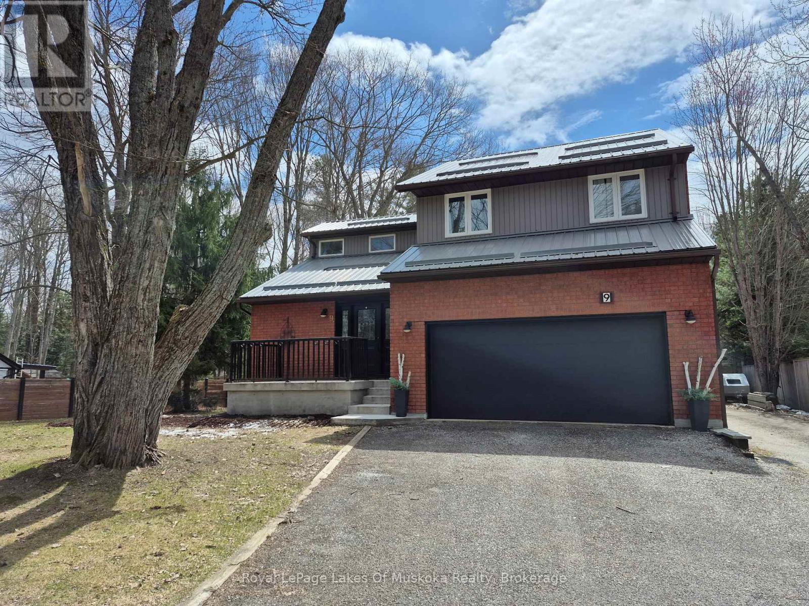 9 Daleman Drive, Bracebridge (Monck (Bracebridge)), Ontario  P1L 1A8 - Photo 2 - X12950554