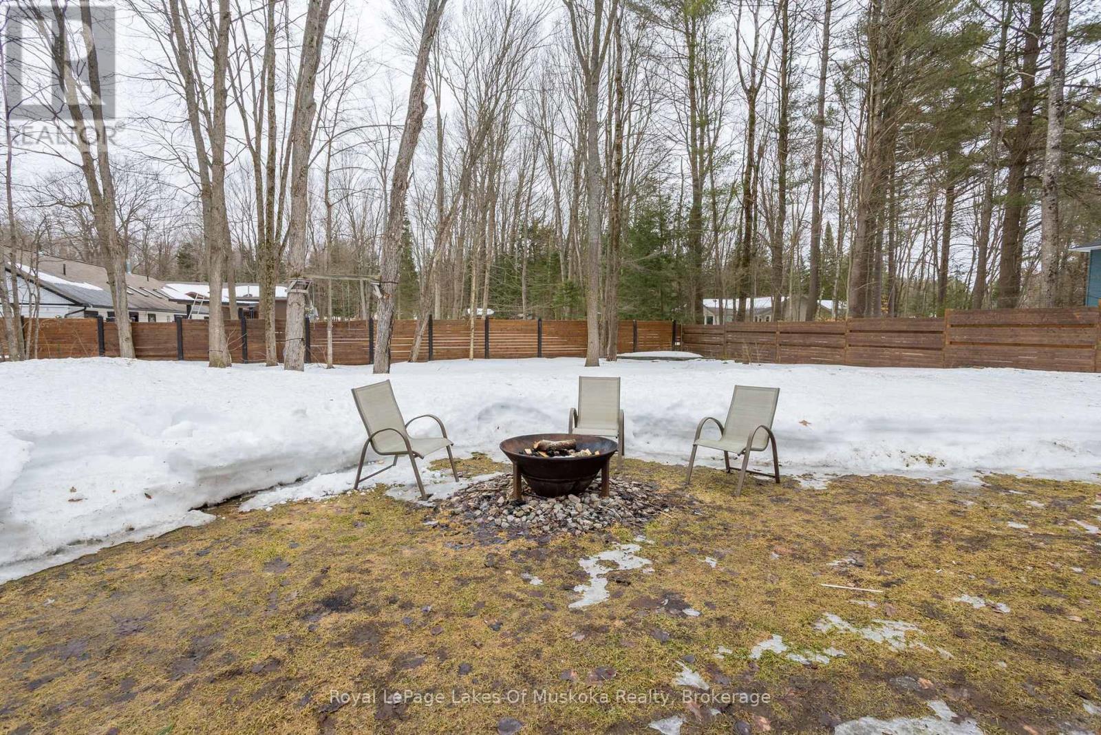 9 Daleman Drive, Bracebridge (Monck (Bracebridge)), Ontario  P1L 1A8 - Photo 7 - X12950554