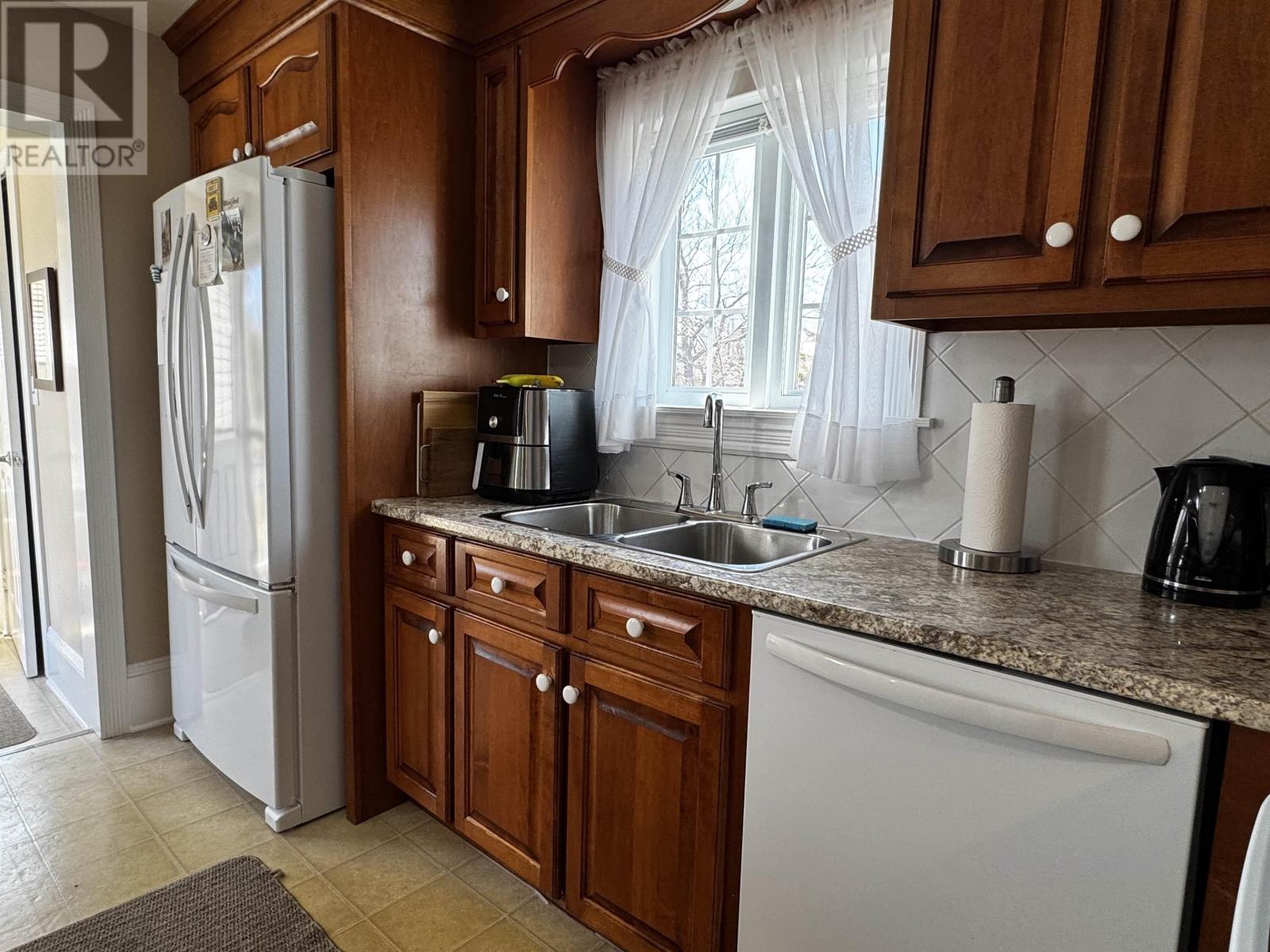 11 Cameron Street, Glace Bay, Nova Scotia  B1A 2E8 - Photo 9 - 202607897