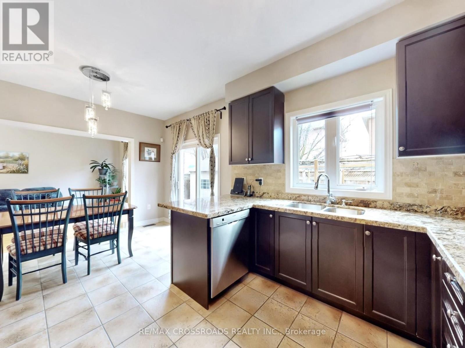 39 Pantano Drive, Vaughan, Ontario  L4J 0A9 - Photo 5 - N13005562