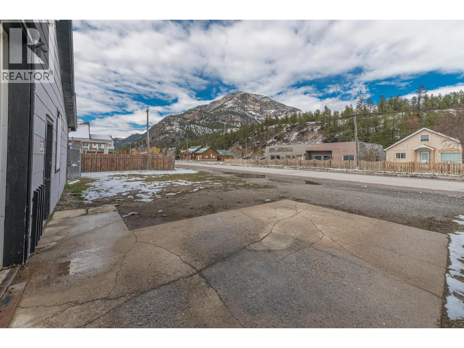 8917 Grainger Road, Canal Flats, British Columbia  V0B 1B0 - Photo 6 - 10383993