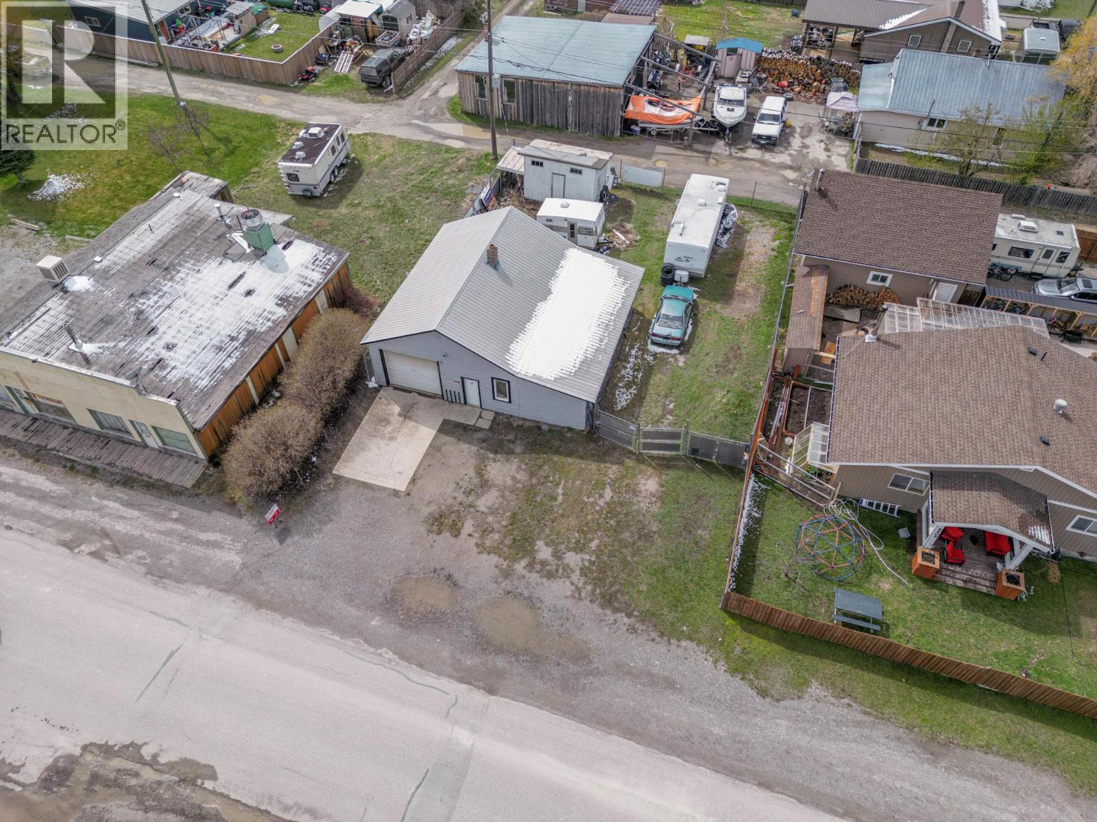 8917 Grainger Road, Canal Flats, British Columbia  V0B 1B0 - Photo 9 - 10383993