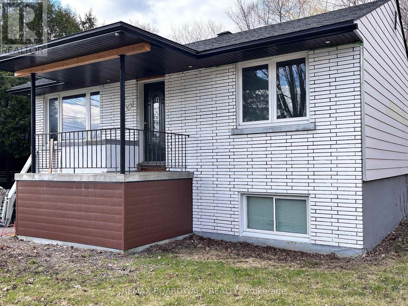 Vanier Duplex for sale:  4 bedroom 700 sq.ft. (Listed 2026-05-03)