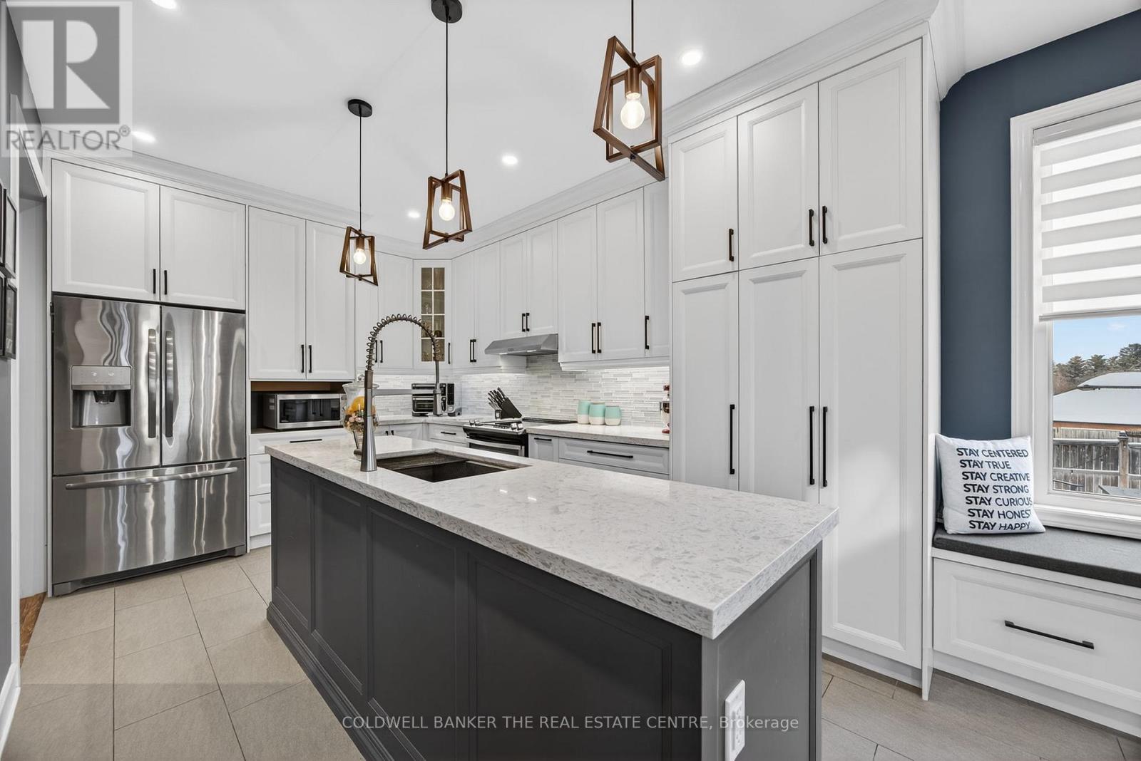 33 Booth Street, Bradford West Gwillimbury, Ontario  L3Z 0A4 - Photo 3 - N12918428