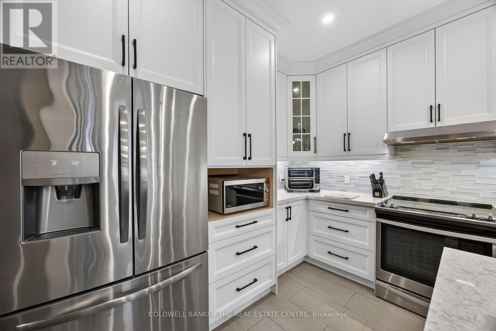 33 Booth Street, Bradford West Gwillimbury, Ontario  L3Z 0A4 - Photo 6 - N12918428