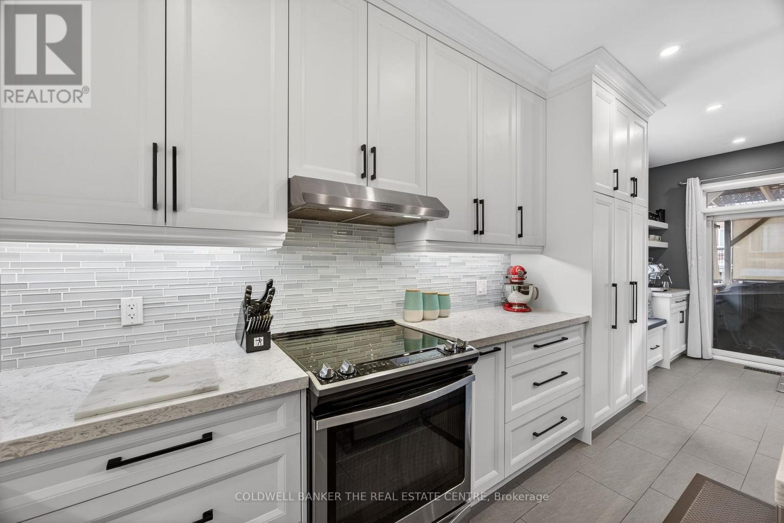 33 Booth Street, Bradford West Gwillimbury, Ontario  L3Z 0A4 - Photo 7 - N12918428