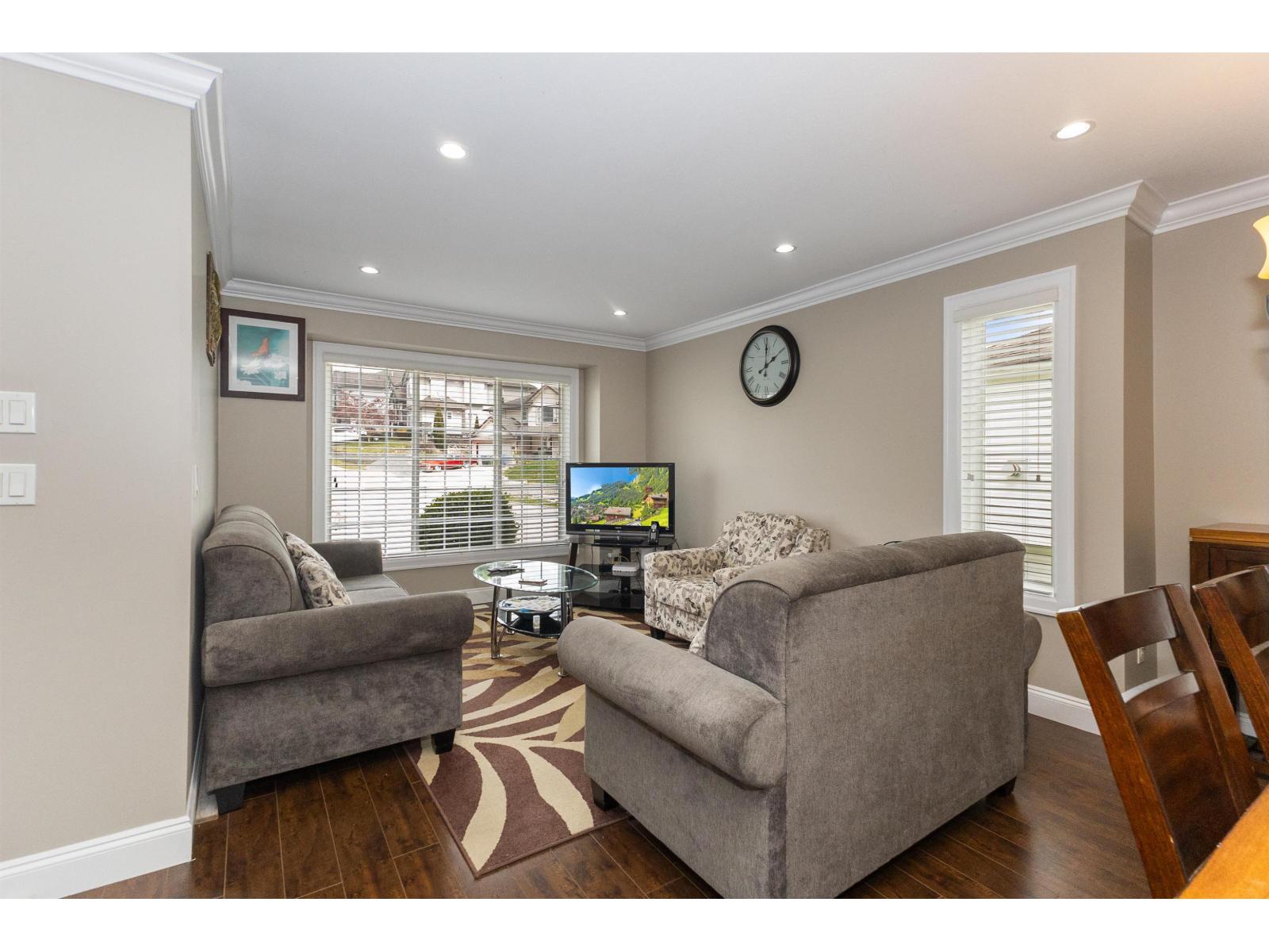 3345 Siskin Drive, Abbotsford, British Columbia  V2T 6T4 - Photo 3 - R3107806