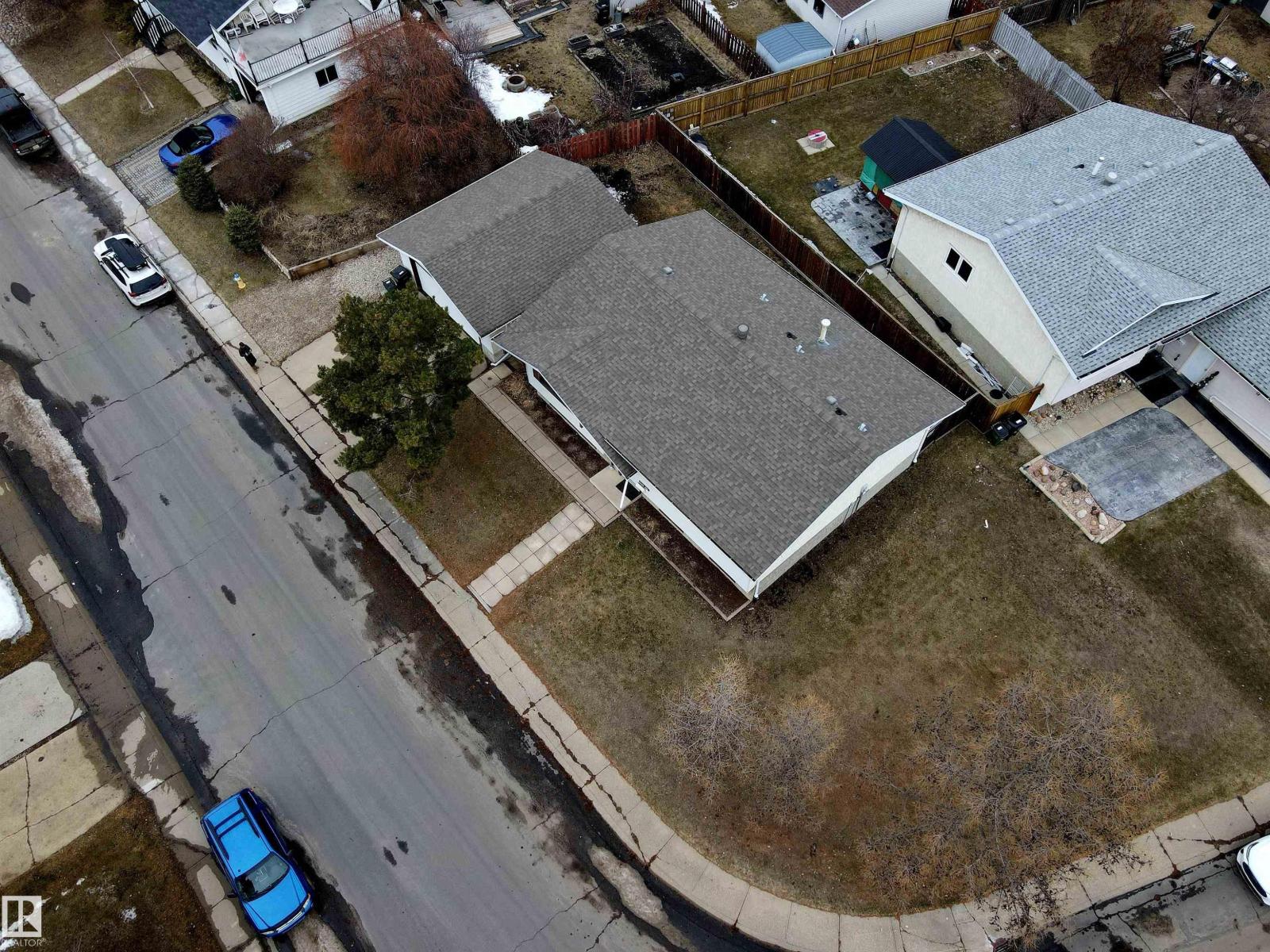 2212 142 Av Nw, Edmonton, Alberta  T5Y 1E6 - Photo 2 - E4482323