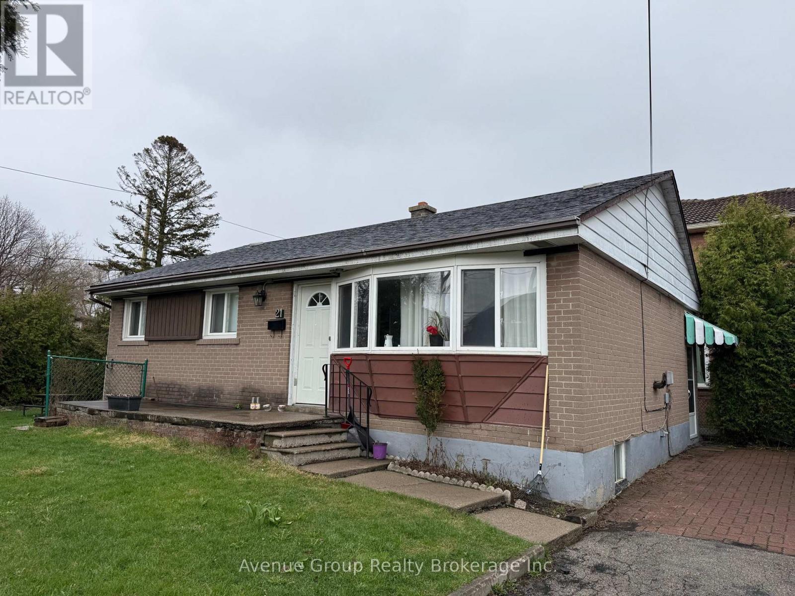 LOWER - 21 BELLBROOK ROAD, Toronto, Ontario